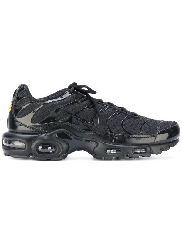 Nike
Air Max Plus "Triple Black" sneakers