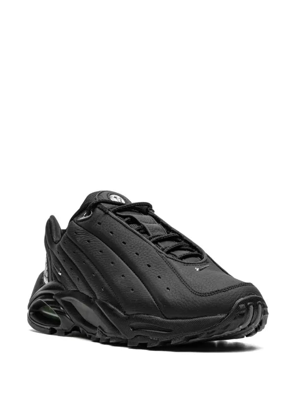 Nike
x Drake Hot Step Air Terra Nocta "Triple Black" sneakers
