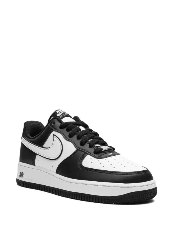 Nike
Air Force 1 '07 sneakers