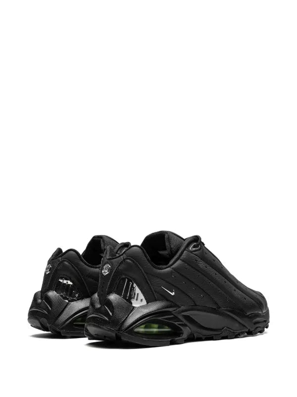 Nike
x Drake Hot Step Air Terra Nocta "Triple Black" sneakers